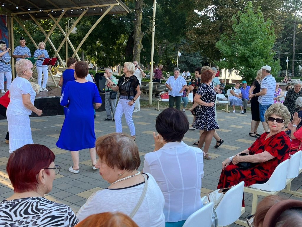 DZ3BSKFA39o.jpg DZ3BSKFA39o.jpg